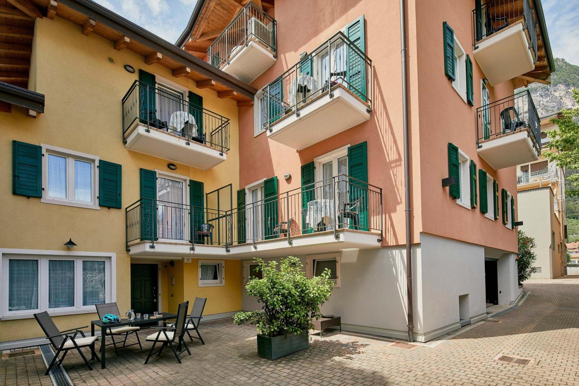Mit 2 Schlafzimmern Und Balkon Bv2 Riva del Garda