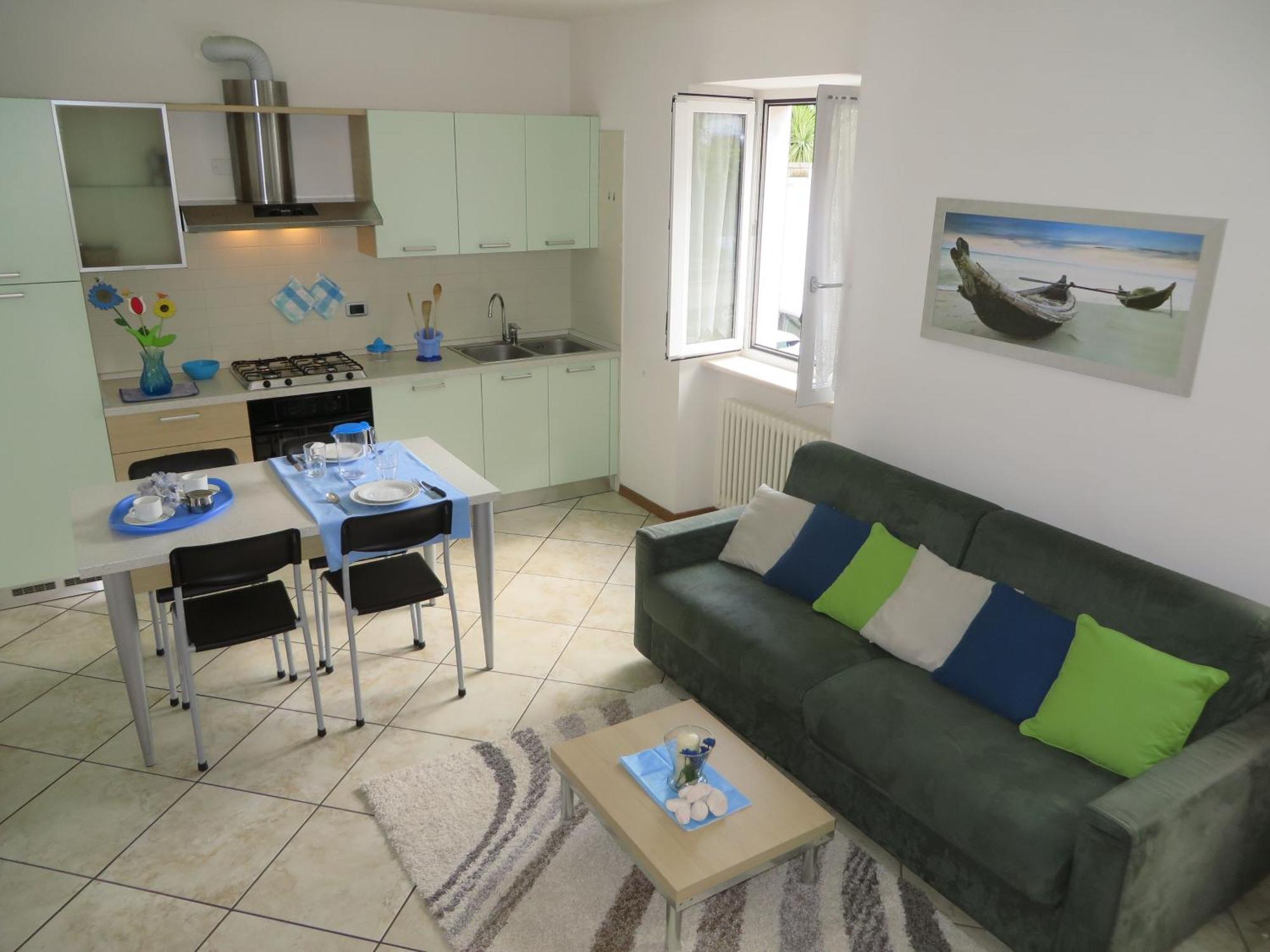 Mit 2 Schlafzimmern Und Balkon Bv2 *
